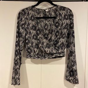 Divided H&M Crop Top 🐍